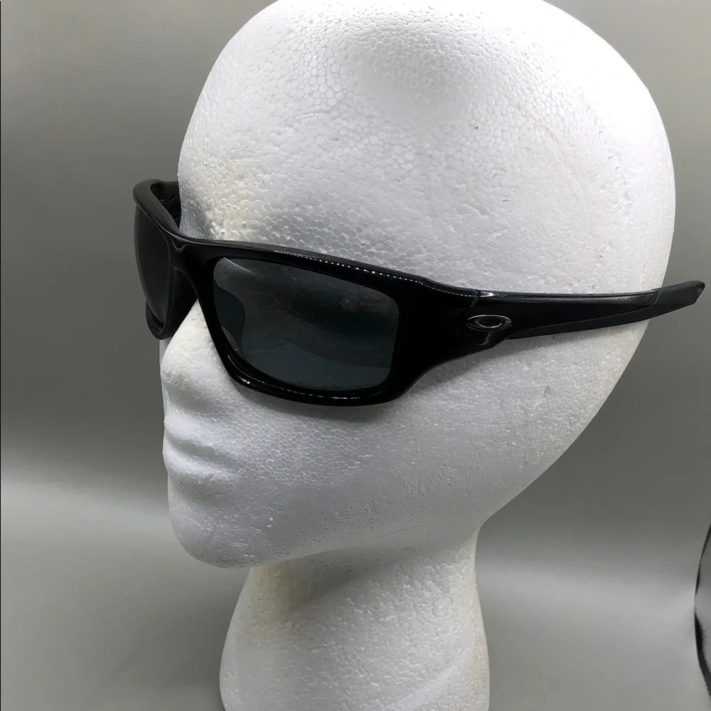 Oakley Valve 12-837 Sunglasses Sleek Black Polarized Wrap